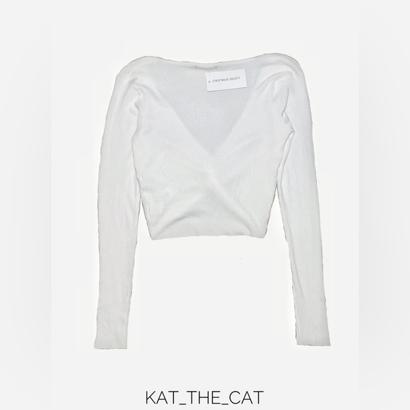 NWT Streetwear Society Women's Long Sleeve V-neck w/ Front Knott Crop Sweater - Picture 7 of 11